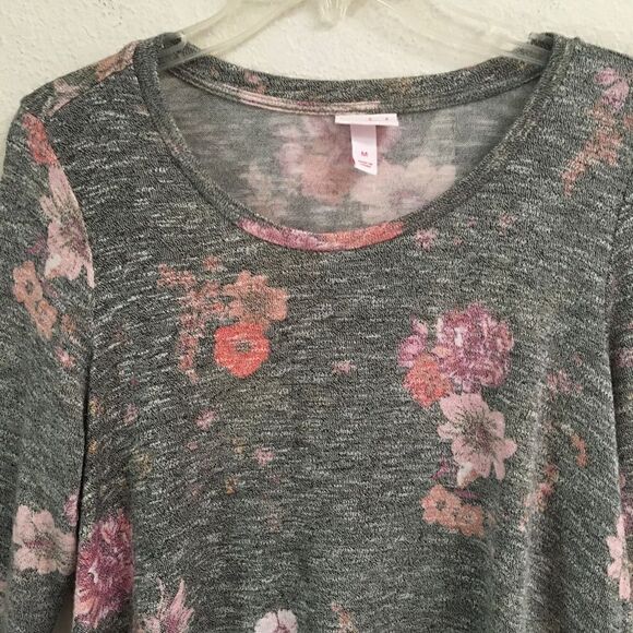 Isabel Maternity floral diagonal cut sweater M - Picture 3 of 5